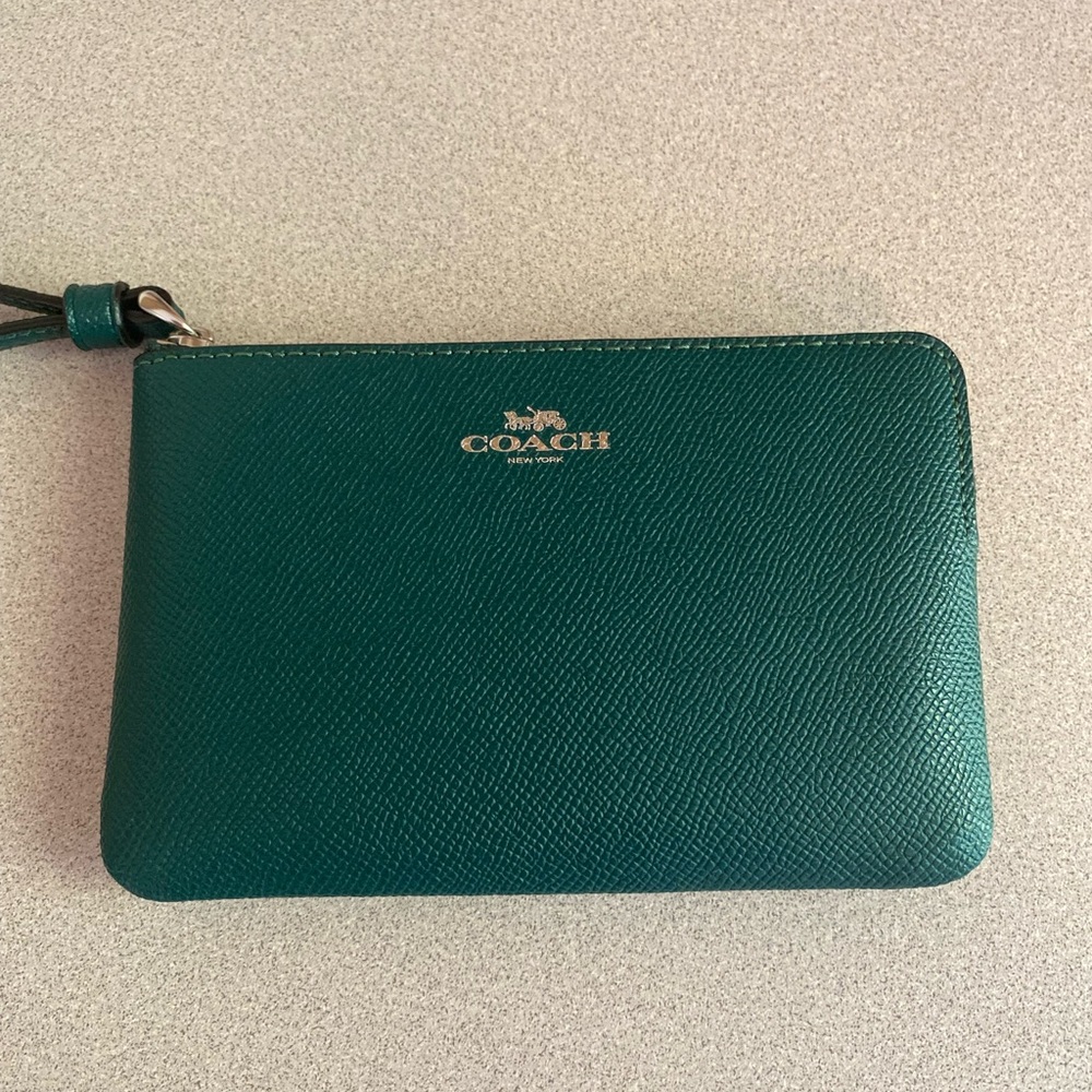 Coach Corner Zip Wristlet in Emerald Green - Picture 6 of 8